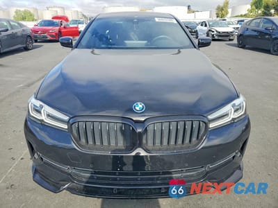 Piąte zdjęcie samochodu w środku: 2022 BMW 530E VIN:WBA13AG00NCK20331 - miniatura