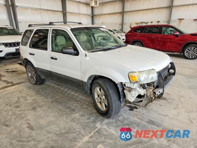 Czwarte zdjęcie samochodu z boku: 2005 FORD ESCAPE XLT VIN:1FMYU93195KA70507 - miniatura