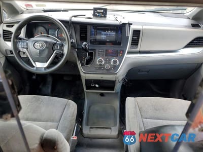 Zdjęcie 8 z 13 samochodu: 2017 TOYOTA SIENNA LE VIN:5TDZZ3DC5HS841176 - miniatura