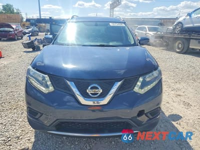 Piąte zdjęcie samochodu w środku: 2016 NISSAN ROGUE S VIN:KNMAT2MT8GP596746 - miniatura