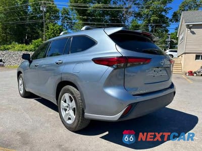 Drugie zdjęcie samochodu z przodu: 2020 TOYOTA HIGHLANDER LE VIN:5TDZZRAH1LS010303 - miniatura