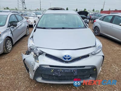 Piąte zdjęcie samochodu w środku: 2017 TOYOTA PRIUS V TWO VIN:JTDZN3EUXHJ064400 - miniatura