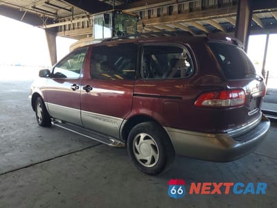 Drugie zdjęcie samochodu z przodu: 2002 TOYOTA SIENNA XLE VIN:4T3ZF13C52U455040 - miniatura