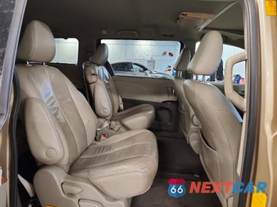 Zdjęcie 11 z 13 samochodu: 2013 TOYOTA SIENNA XLE 8-PASSENGER VIN:5TDYK3DC2DS317591 - miniatura