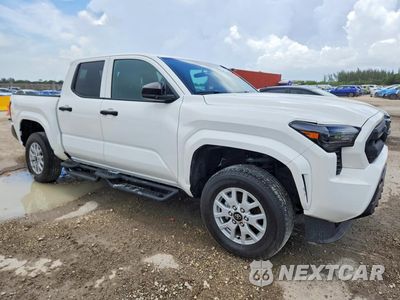 Czwarte zdjęcie samochodu z boku: 2024 TOYOTA TACOMA SR VIN:3TYKD5HN4RT013150 - miniatura