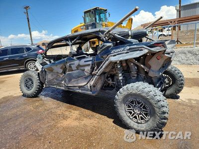 Trzecie zdjęcie samochodu z tyłu: 2025 CAN-AM MAVERICK X3 UTILITY VEHICLE VIN:3JBVNAV45SE000579 - miniatura