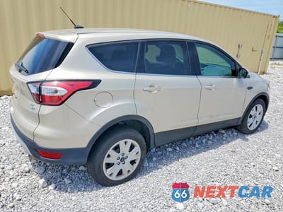 Trzecie zdjęcie samochodu z tyłu: 2017 FORD ESCAPE SE VIN:1FMCU9GD0HUC85782 - miniatura