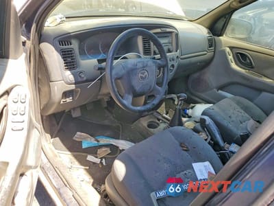 Zdjęcie 8 z 13 samochodu: 2004 MAZDA TRIBUTE DX VIN:4F2YZ02B34KM03925 - miniatura