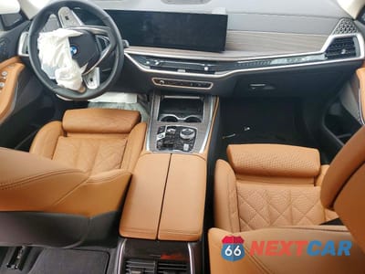 Zdjęcie 8 z 13 samochodu: 2025 BMW X7 XDRIVE40I VIN:5UX23EM02S9Z31149 - miniatura
