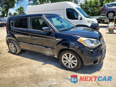 Czwarte zdjęcie samochodu z boku: 2013 KIA SOUL BASE VIN:KNDJT2A54D7753349 - miniatura