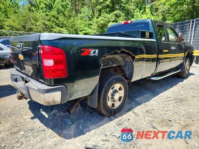 Trzecie zdjęcie samochodu z tyłu: 2010 CHEVROLET SILVERADO K2500 HEAVY DUTY LT VIN:1GC5KXBG0AZ173565 - miniatura