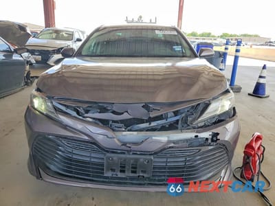 Piąte zdjęcie samochodu w środku: 2020 TOYOTA CAMRY LE VIN:4T1C11AKXLU998666 - miniatura