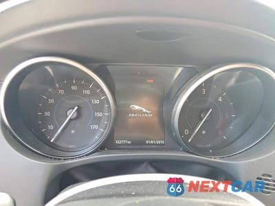 Zdjęcie 9 z 13 samochodu: 2017 JAGUAR F-PACE PREMIUM VIN:SADCJ2BN3HA097218 - miniatura