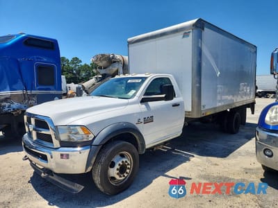 2015 RAM 5500 BOX TRUCK 3C7WRMDLXFG531015 - główne zdjęcie licytacji z USA - miniatura