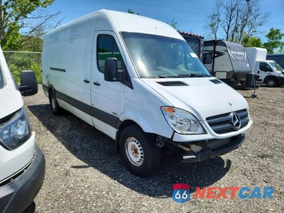 Czwarte zdjęcie samochodu z boku: 2012 MERCEDES BENZ SPRINTER 2500 DELIVERY VAN VIN:WD3PE8CB3C5707235 - miniatura