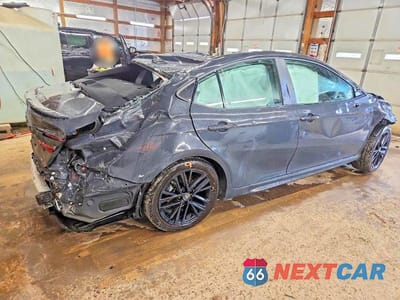 Trzecie zdjęcie samochodu z tyłu: 2026 TOYOTA CAMRY SE VIN:4T1DAACK1TU663846 - miniatura