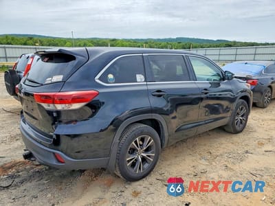 Trzecie zdjęcie samochodu z tyłu: 2018 TOYOTA HIGHLANDER LE VIN:5TDBZRFH8JS817683 - miniatura