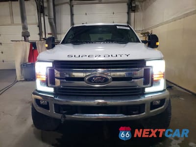 Piąte zdjęcie samochodu w środku: 2017 FORD F350 SUPER DUTY VIN:1FT8W3BT2HEE37989 - miniatura