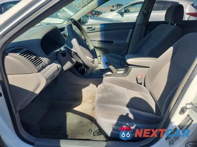 Zdjęcie 7 z 12 samochodu: 2005 TOYOTA CAMRY LE VIN:4T1BE32K25U541461 - miniatura