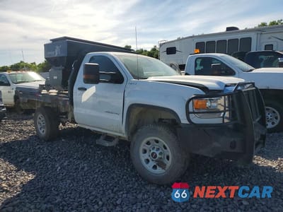 Czwarte zdjęcie samochodu z boku: 2018 GMC SIERRA K3500 VIN:1GT02VEG7JZ290408 - miniatura