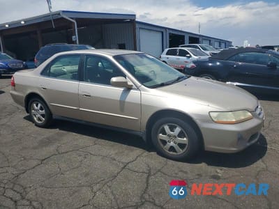 Czwarte zdjęcie samochodu z boku: 2000 HONDA ACCORD SE VIN:1HGCG5673YA052272 - miniatura