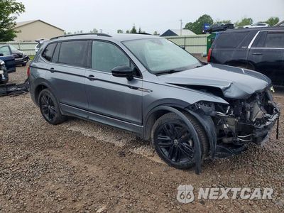 Czwarte zdjęcie samochodu z boku: 2022 VOLKSWAGEN TIGUAN SE R-LINE BLACK VIN:3VV8B7AX8NM063466 - miniatura