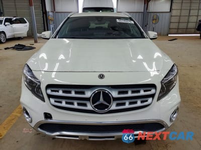 Piąte zdjęcie samochodu w środku: 2018 MERCEDES-BENZ GLA 250 VIN:WDCTG4EB2JJ445033 - miniatura