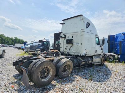 Czwarte zdjęcie samochodu z boku: 2023 FREIGHTLINER CASCADIA 1 - SEMI TRUCK VIN:3AKJHHDR2PSUH4781 - miniatura