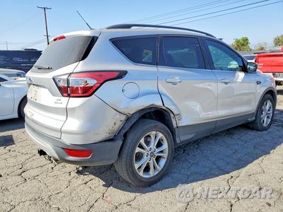 Trzecie zdjęcie samochodu z tyłu: 2018 FORD ESCAPE SE VIN:1FMCU0GD1JUA11458 - miniatura
