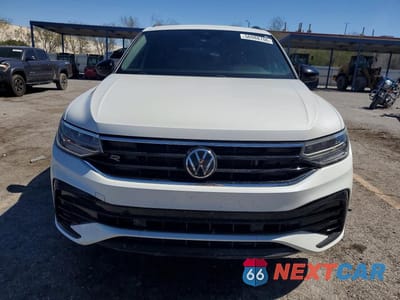 Piąte zdjęcie samochodu w środku: 2023 VOLKSWAGEN TIGUAN SE R-LINE BLACK VIN:3VVCB7AX4PM097563 - miniatura