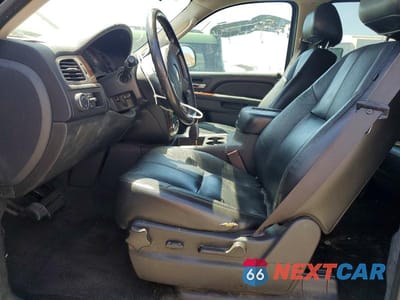 Zdjęcie 7 z 13 samochodu: 2011 CHEVROLET SUBURBAN C1500 LT VIN:1GNSCJE05BR359736 - miniatura