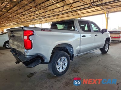 Trzecie zdjęcie samochodu z tyłu: 2019 CHEVROLET SILVERADO K1500 TRAIL BOSS CUSTOM VIN:1GCPYCEF9KZ361070 - miniatura