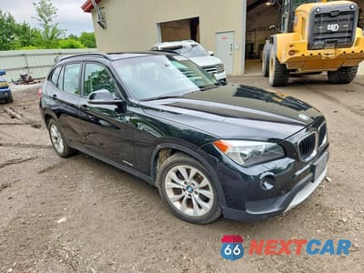 Czwarte zdjęcie samochodu z boku: 2014 BMW X1 XDRIVE28I VIN:WBAVL1C59EVY17064 - miniatura
