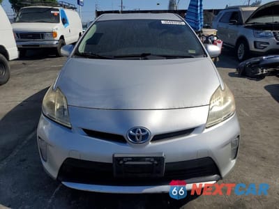 Piąte zdjęcie samochodu w środku: 2014 TOYOTA PRIUS TWO VIN:JTDKN3DU9E0363915 - miniatura