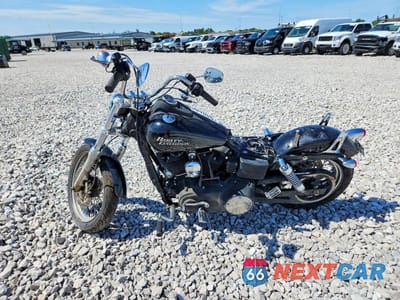 Trzecie zdjęcie samochodu z tyłu: 2012 HARLEY-DAVIDSON FXDB DYNA STREET BOB VIN:1HD1GX413CC333919 - miniatura