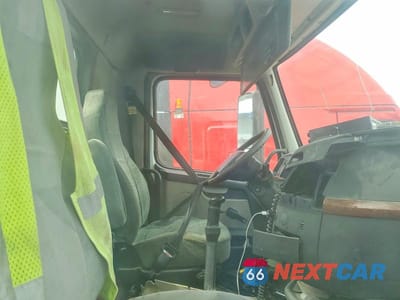 Zdjęcie 6 z 10 samochodu: 2006 VOLVO VNL SEMI TRUCK VIN:4V4NC9TGX6N421377 - miniatura