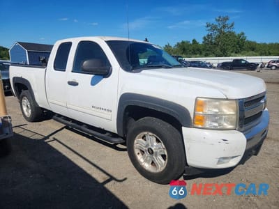 Czwarte zdjęcie samochodu z boku: 2011 CHEVROLET SILVERADO 1500 VIN:1GCRKSE31BZ124017 - miniatura