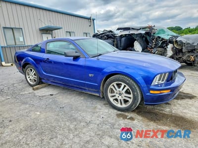 Czwarte zdjęcie samochodu z boku: 2005 FORD MUSTANG GT VIN:1ZVFT82HX55196118 - miniatura