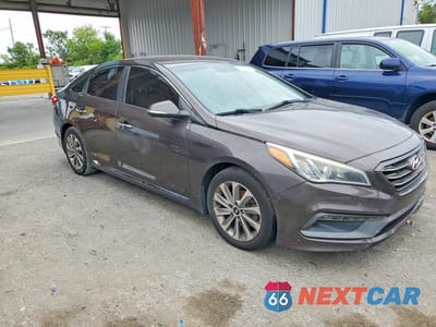 Czwarte zdjęcie samochodu z boku: 2015 HYUNDAI SONATA SPORT VIN:5NPE34AF5FH190350 - miniatura