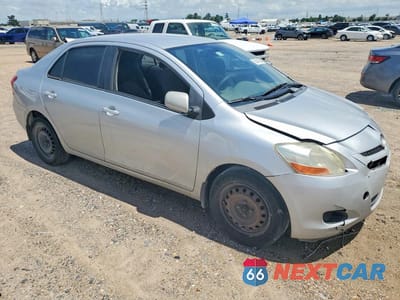 Czwarte zdjęcie samochodu z boku: 2007 TOYOTA YARIS BASE VIN:JTDBT923X71076826 - miniatura