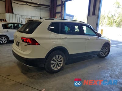 Trzecie zdjęcie samochodu z tyłu: 2020 VOLKSWAGEN TIGUAN S VIN:3VV0B7AX6LM121813 - miniatura