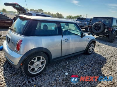 Trzecie zdjęcie samochodu z tyłu: 2006 MINI COOPER S VIN:WMWRE33526TL24895 - miniatura