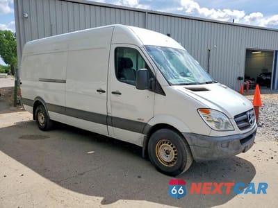 Czwarte zdjęcie samochodu z boku: 2012 MERCEDES BENZ SPRINTER 2500 DELIVERY VAN VIN:WD3PE8CB5C5699977 - miniatura