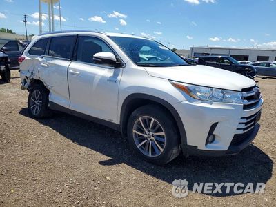 Czwarte zdjęcie samochodu z boku: 2019 TOYOTA HIGHLANDER HYBRID XLE VIN:5TDJGRFH4KS067251 - miniatura