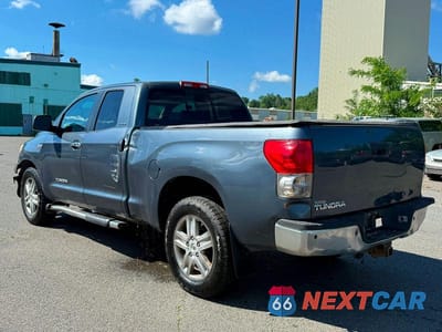 Trzecie zdjęcie samochodu z tyłu: 2008 TOYOTA TUNDRA DOUBLE CAB LIMITED VIN:5TBBV58108S501900 - miniatura