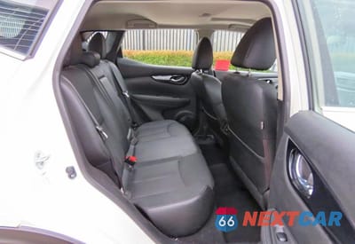 Zdjęcie 6 z 10 samochodu: 2017 NISSAN ROGUE SPORT SL VIN:JN1BJ1CR2HW100263 - miniatura