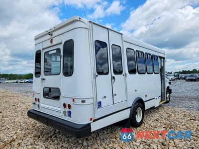 Czwarte zdjęcie samochodu z boku: 2022 FORD ECONOLINE E450 SUPER DUTY CUTAWAY VAN VIN:1FDFE4FNXNDC18111 - miniatura