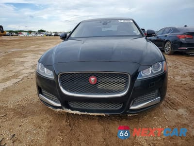 Piąte zdjęcie samochodu w środku: 2017 JAGUAR XF PREMIUM VIN:SAJBD4BN4HCY46253 - miniatura