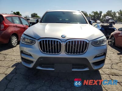 Piąte zdjęcie samochodu w środku: 2018 BMW X3 XDRIVE30I VIN:5UXTR9C57JLD64206 - miniatura