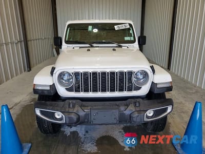 Piąte zdjęcie samochodu w środku: 2026 JEEP WRANGLER SAHARA VIN:1C4PJXEN6TW186024 - miniatura